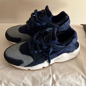 Womens Nike Hirachi Ladies size 10